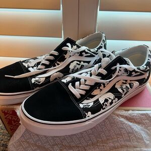 Vans Old Skool Skulls Black and White Skull Pattern Sneakers
